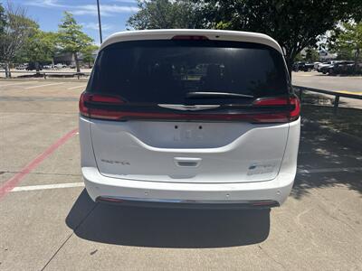 2025 Chrysler Pacifica Plug-In Hybrid Select   - Photo 6 - Dallas, TX 75252