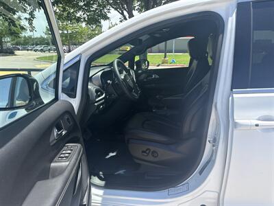 2025 Chrysler Pacifica Plug-In Hybrid Select   - Photo 19 - Dallas, TX 75252