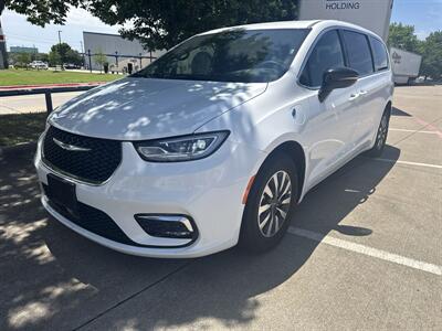 2025 Chrysler Pacifica Plug-In Hybrid Select   - Photo 3 - Dallas, TX 75252