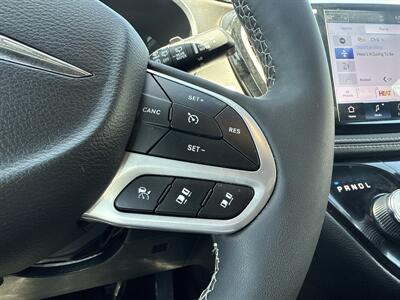 2025 Chrysler Pacifica Plug-In Hybrid Select   - Photo 30 - Dallas, TX 75252