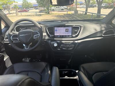 2025 Chrysler Pacifica Plug-In Hybrid Select   - Photo 25 - Dallas, TX 75252