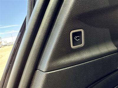 2025 Chrysler Pacifica Plug-In Hybrid Select   - Photo 23 - Dallas, TX 75252