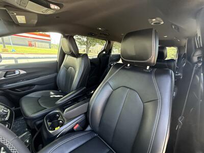 2025 Chrysler Pacifica Plug-In Hybrid Select   - Photo 38 - Dallas, TX 75252