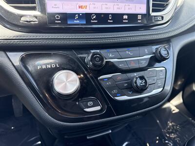 2025 Chrysler Pacifica Plug-In Hybrid Select   - Photo 35 - Dallas, TX 75252