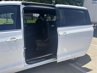 2025 Chrysler Pacifica Plug-In Hybrid Select   - Photo 14 - Dallas, TX 75252