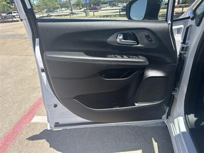 2025 Chrysler Pacifica Plug-In Hybrid Select   - Photo 10 - Dallas, TX 75252