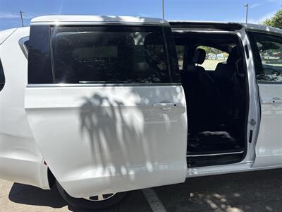 2025 Chrysler Pacifica Plug-In Hybrid Select   - Photo 18 - Dallas, TX 75252