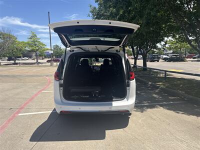 2025 Chrysler Pacifica Plug-In Hybrid Select   - Photo 22 - Dallas, TX 75252