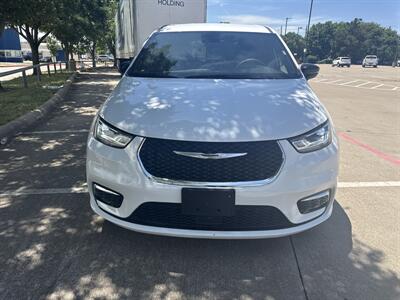 2025 Chrysler Pacifica Plug-In Hybrid Select   - Photo 2 - Dallas, TX 75252