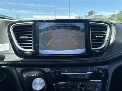2025 Chrysler Pacifica Plug-In Hybrid Select   - Photo 33 - Dallas, TX 75252