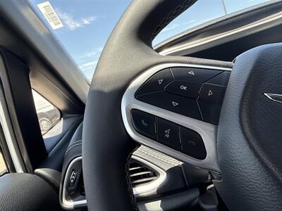 2025 Chrysler Pacifica Plug-In Hybrid Select   - Photo 29 - Dallas, TX 75252