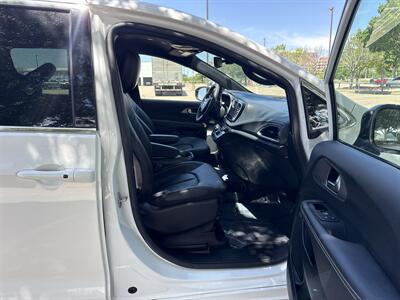 2025 Chrysler Pacifica Plug-In Hybrid Select   - Photo 21 - Dallas, TX 75252