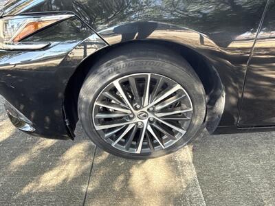 2022 Lexus ES 300h   - Photo 42 - Dallas, TX 75252