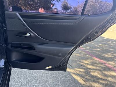 2022 Lexus ES 300h   - Photo 13 - Dallas, TX 75252