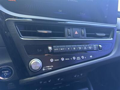2022 Lexus ES 300h   - Photo 31 - Dallas, TX 75252