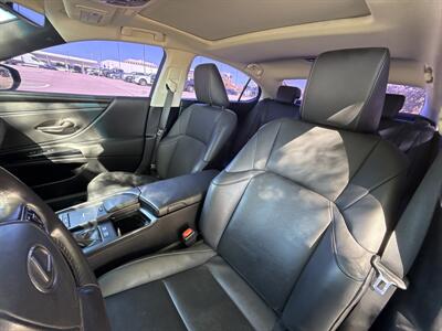 2022 Lexus ES 300h   - Photo 34 - Dallas, TX 75252
