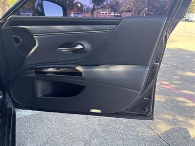 2022 Lexus ES 300h   - Photo 14 - Dallas, TX 75252