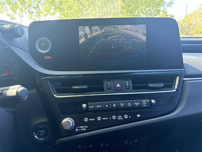 2022 Lexus ES 300h   - Photo 28 - Dallas, TX 75252