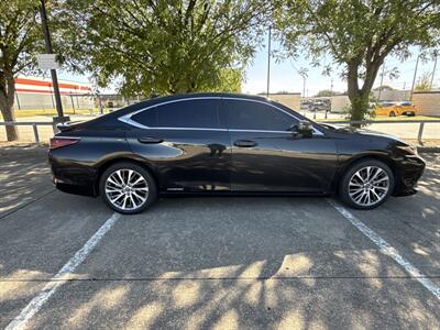 2022 Lexus ES 300h   - Photo 8 - Dallas, TX 75252