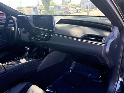2022 Lexus ES 300h   - Photo 21 - Dallas, TX 75252