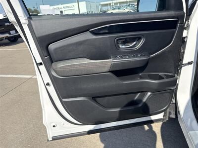 2023 Honda Pilot Sport   - Photo 10 - Dallas, TX 75252