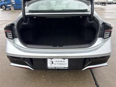 2025 Hyundai SONATA SEL   - Photo 16 - Dallas, TX 75252