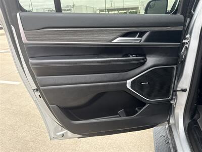 2024 Jeep Wagoneer L Series II   - Photo 12 - Dallas, TX 75252