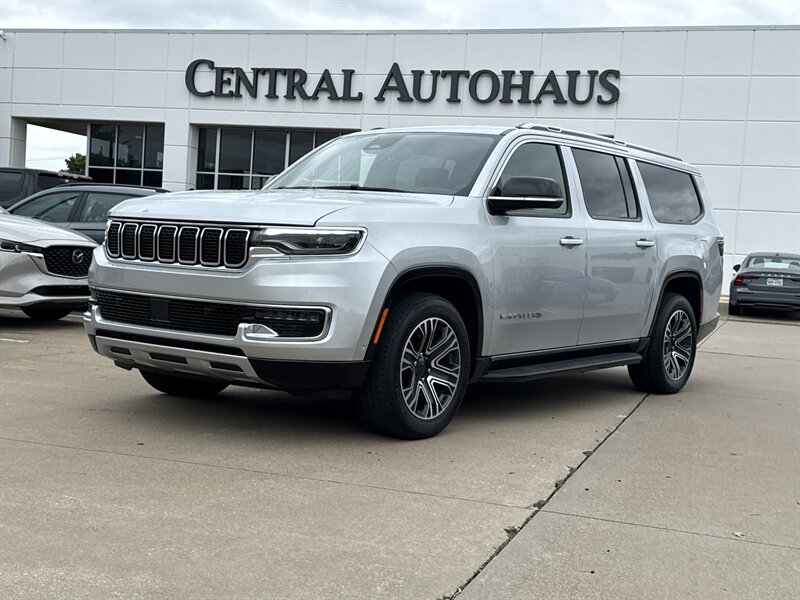 2024 Jeep Wagoneer L's photo