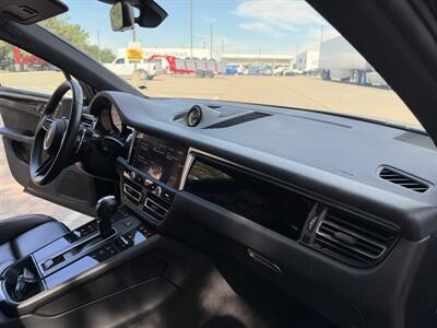 2025 Porsche Macan - Photo 21 - Dallas, TX 75252
