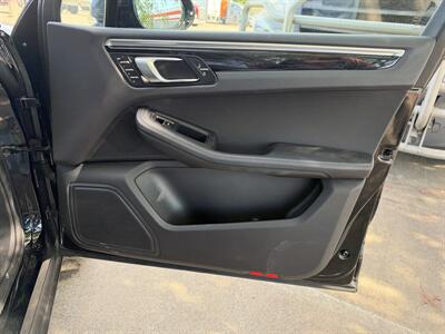 2025 Porsche Macan - Photo 20 - Dallas, TX 75252