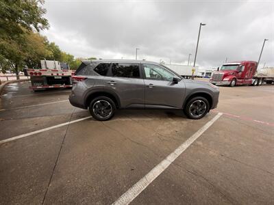 2025 Nissan Rogue SV - Photo 6 - Dallas, TX 75252