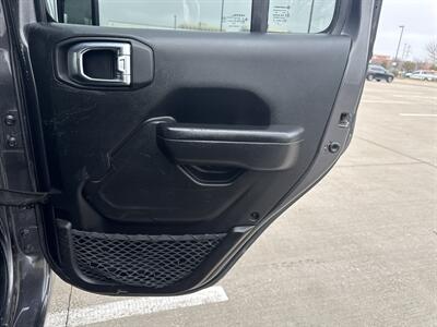 2023 Jeep Gladiator Sport   - Photo 14 - Dallas, TX 75252