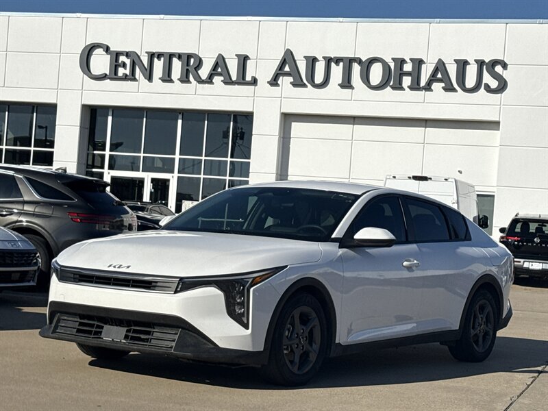 2025 Kia K4 LXS's photo
