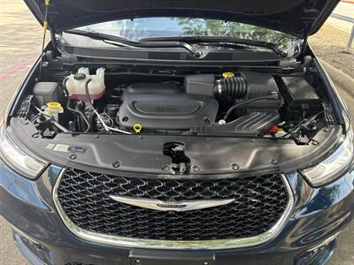 2025 Chrysler Pacifica Select   - Photo 39 - Dallas, TX 75252