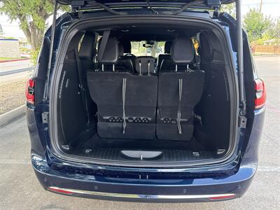 2025 Chrysler Pacifica Select   - Photo 16 - Dallas, TX 75252