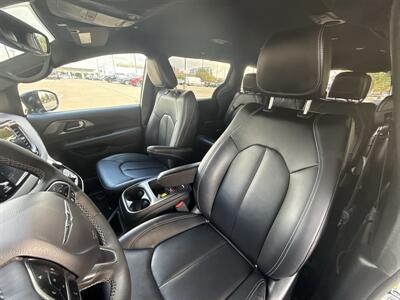2025 Chrysler Pacifica Select   - Photo 34 - Dallas, TX 75252