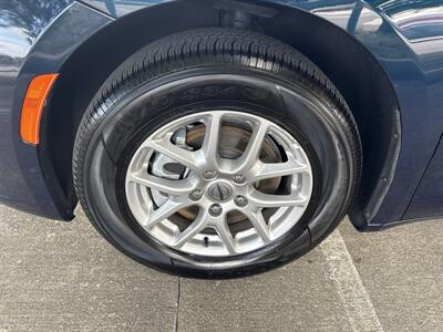 2025 Chrysler Pacifica Select   - Photo 44 - Dallas, TX 75252