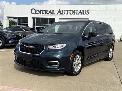 2025 Chrysler Pacifica Select   - Photo 1 - Dallas, TX 75252