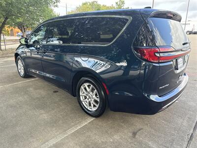 2025 Chrysler Pacifica Select   - Photo 5 - Dallas, TX 75252