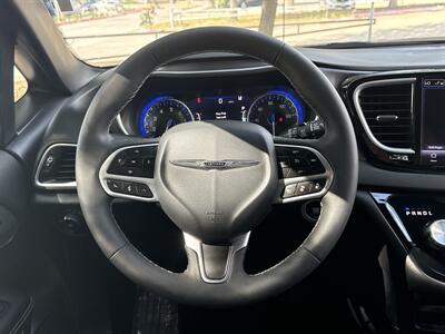 2025 Chrysler Pacifica Select   - Photo 25 - Dallas, TX 75252