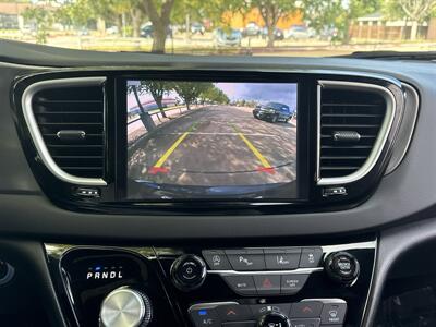 2025 Chrysler Pacifica Select   - Photo 29 - Dallas, TX 75252