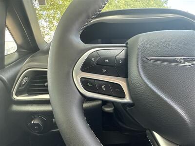 2025 Chrysler Pacifica Select   - Photo 26 - Dallas, TX 75252