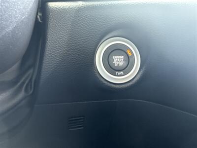 2025 Chrysler Pacifica Select   - Photo 30 - Dallas, TX 75252