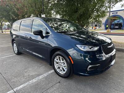 2025 Chrysler Pacifica Select   - Photo 9 - Dallas, TX 75252
