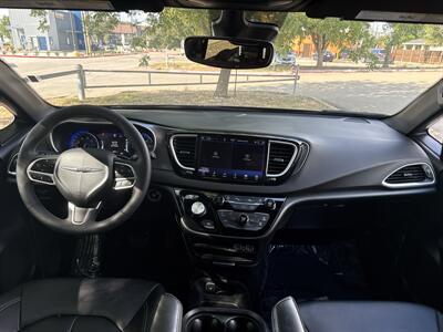 2025 Chrysler Pacifica Select   - Photo 22 - Dallas, TX 75252