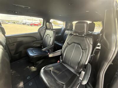 2025 Chrysler Pacifica Select   - Photo 35 - Dallas, TX 75252