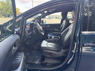 2025 Chrysler Pacifica Select   - Photo 18 - Dallas, TX 75252