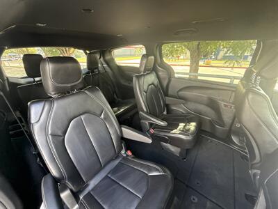 2025 Chrysler Pacifica Select   - Photo 37 - Dallas, TX 75252