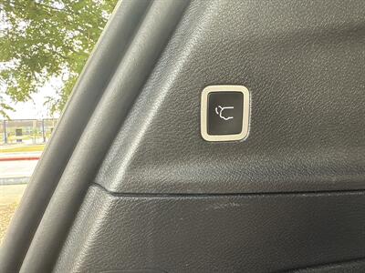 2025 Chrysler Pacifica Select   - Photo 17 - Dallas, TX 75252
