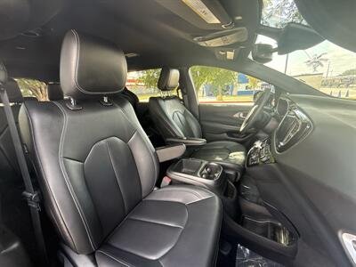 2025 Chrysler Pacifica Select   - Photo 38 - Dallas, TX 75252